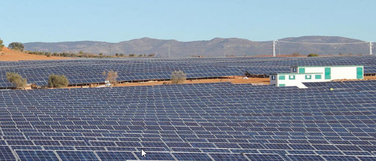 El boom de parques solares multiplicará por 15 la potencia fotovoltaica en la C. Valenciana