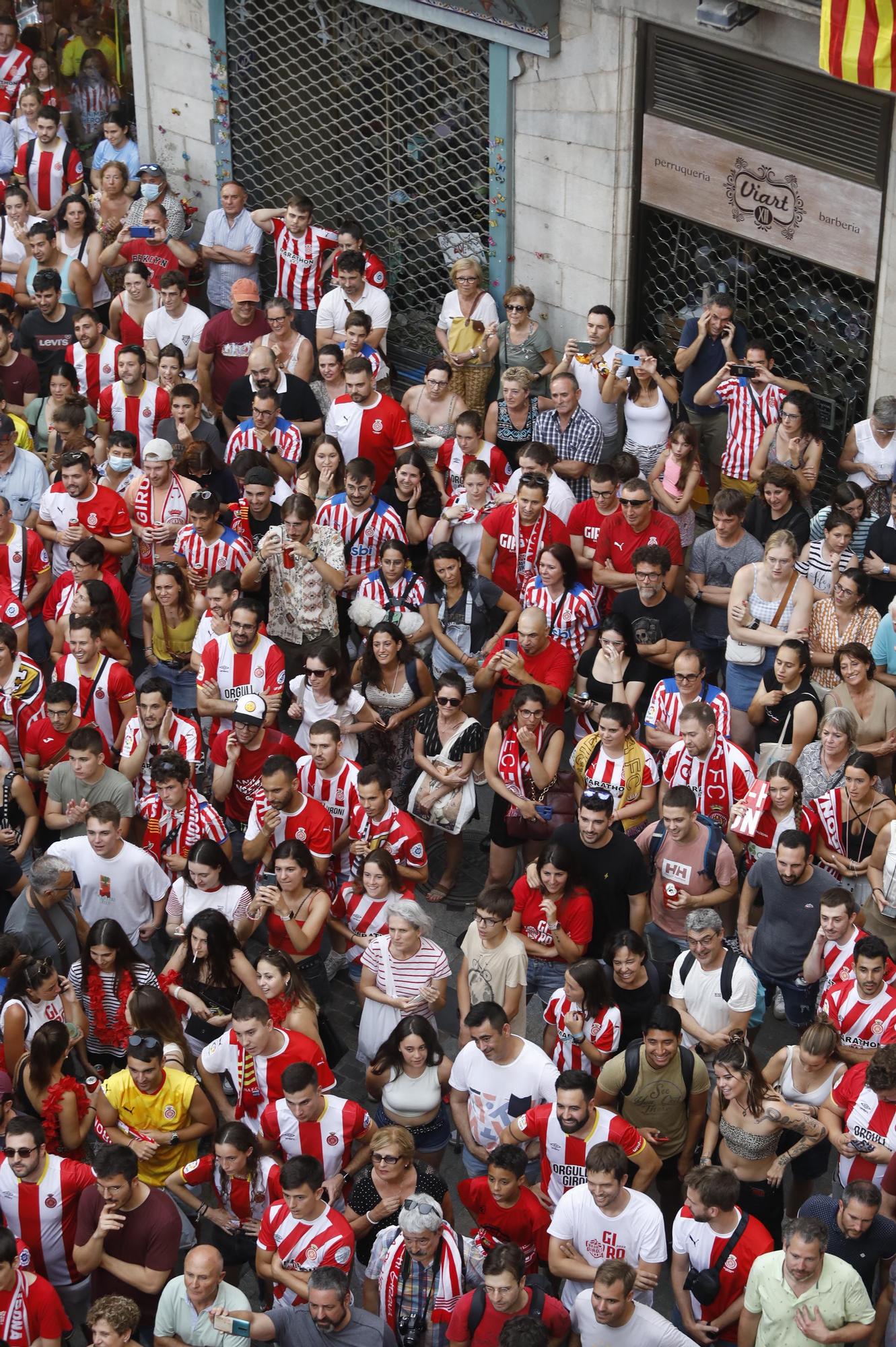 Les millors imatges de la rua de celebració del Girona i el Bàsquet Girona