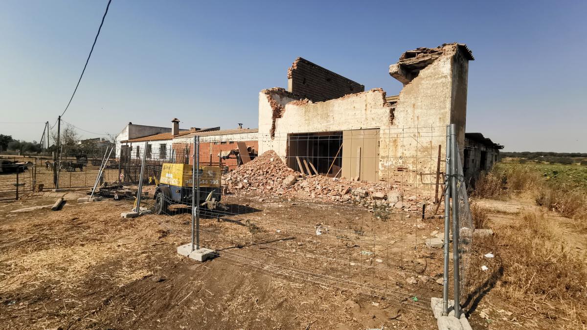 Han comenzado los derribos en la capilla para garantizar la seguridad del traslado.