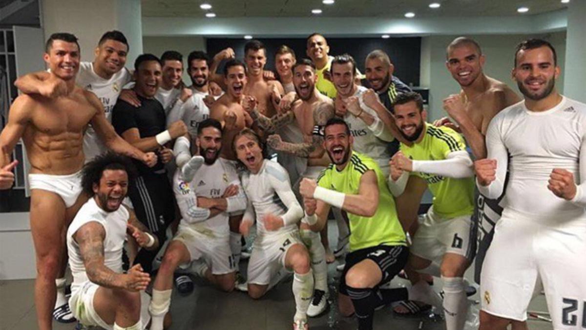 La imagen del Real Madrid celebrando la victoria sobre el Barcelona