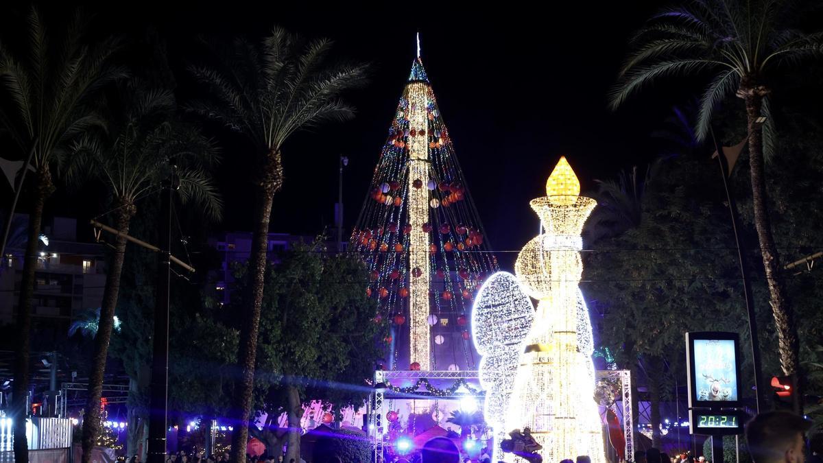 Archivo: Encendido del Gran Árbol de Navidad de Murcia en 2025