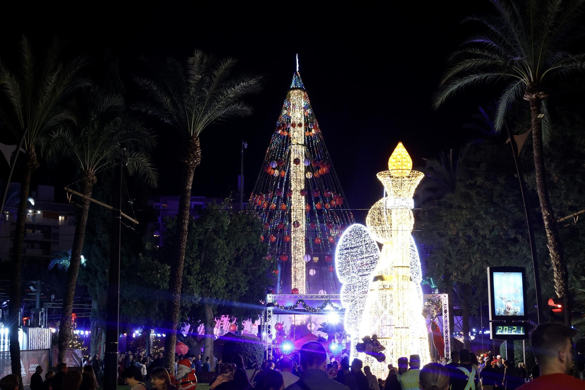 Encendido del Gran Árbol de Navidad de Murcia