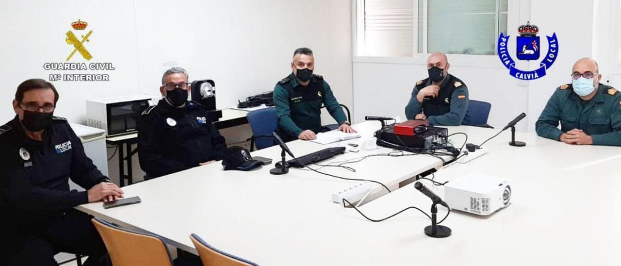 Los mandos de la Policía Local de Calvià y la Guardia Civil reunidos ayer.