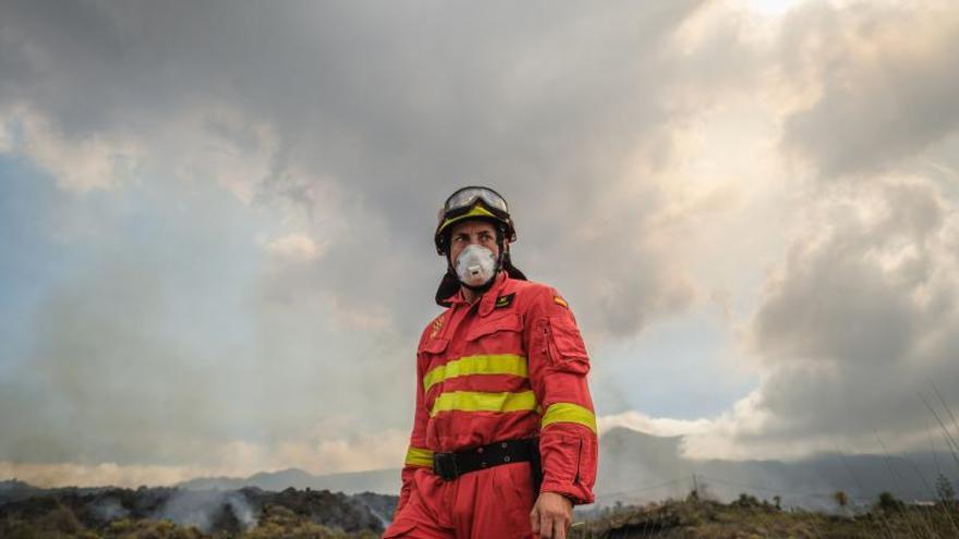 Desalojo de viviendas en La Palma debido a la erupción del volcán