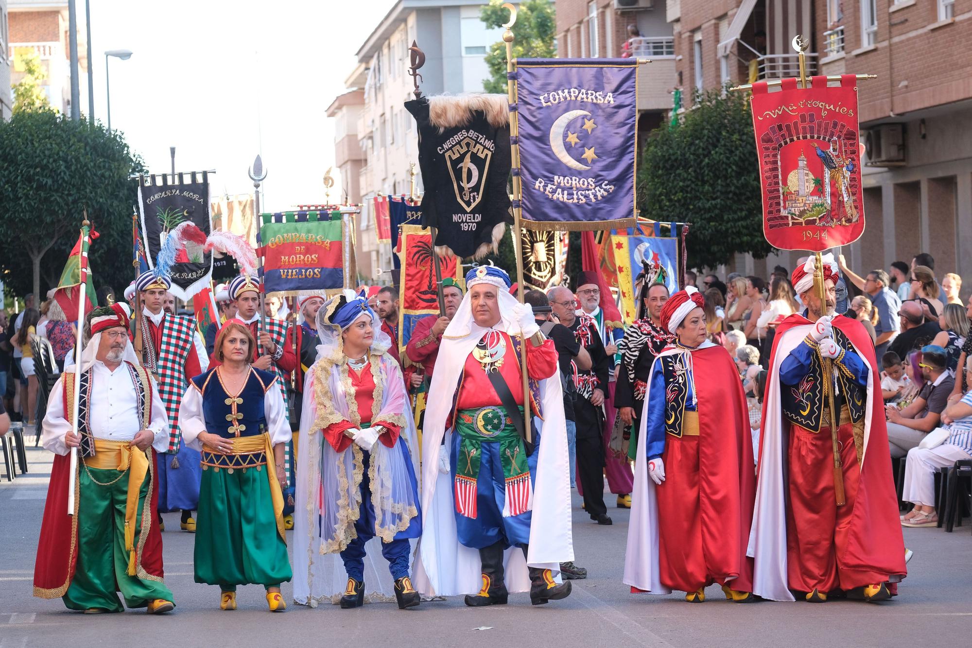 Así ha sido el desfile conmemorativo del 200 aniversario de los Moros Viejos de Petrer