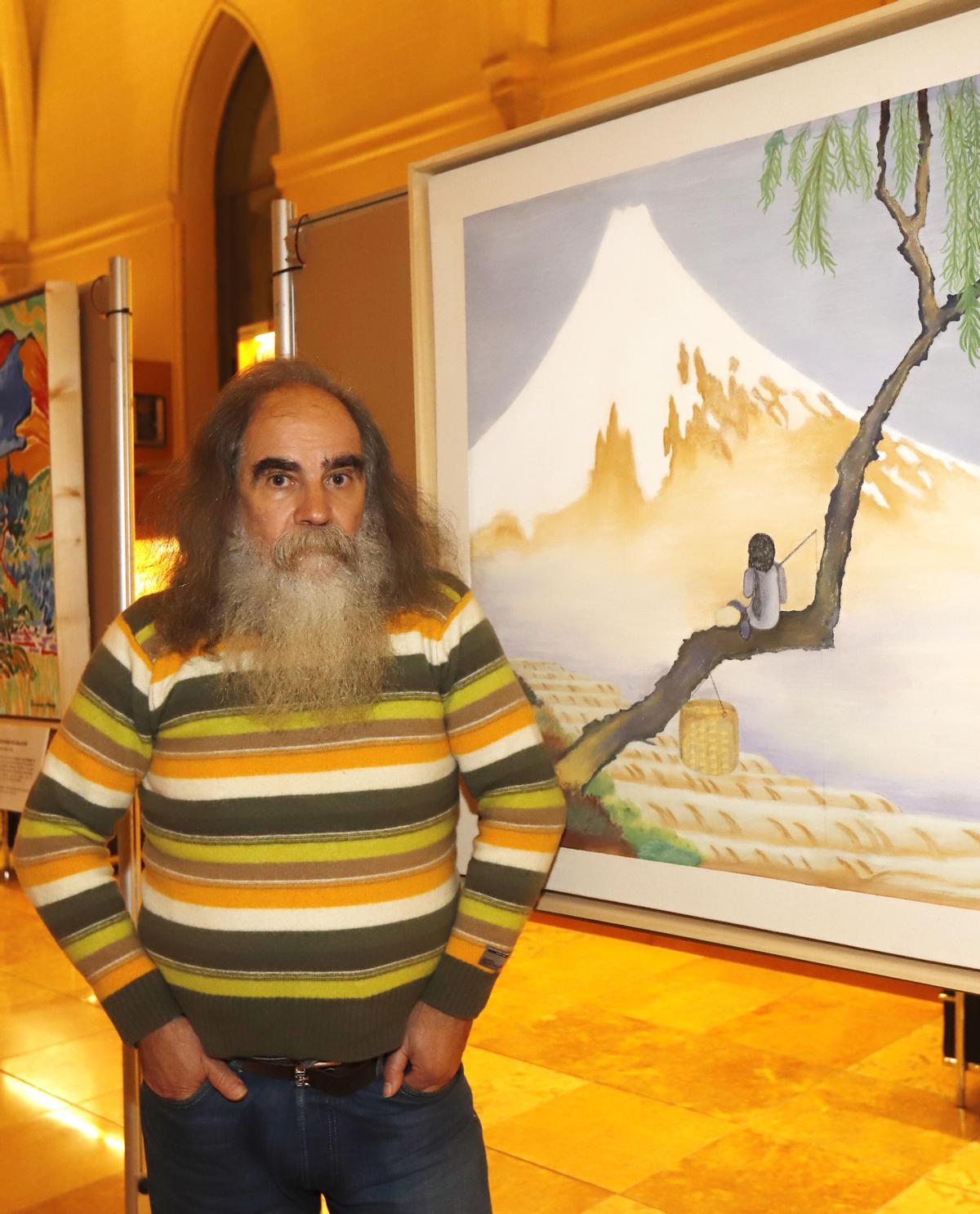 Pepe Barranco, junto a uno de sus cuadros.