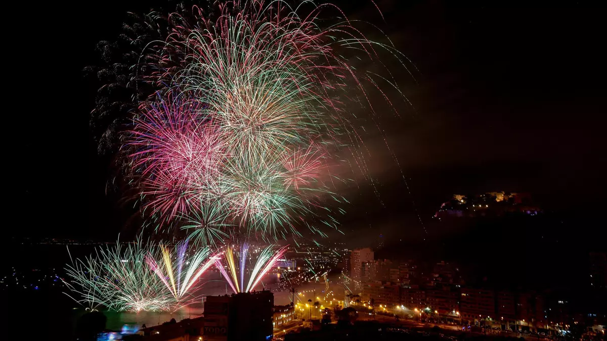 Estas son las pirotecnias que dispararán los fuegos artificiales de Hogueras en la nueva ubicación