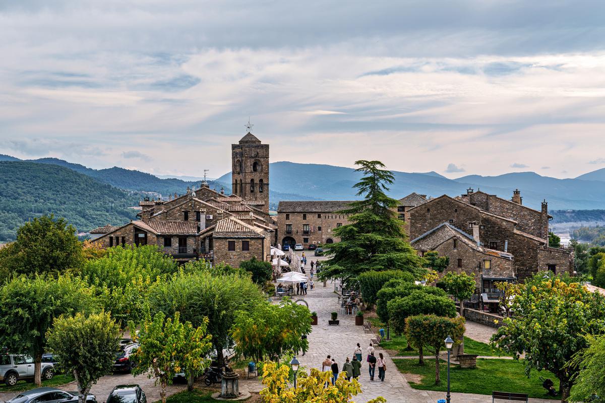 Vista del pueblo medieval de Aínsa.