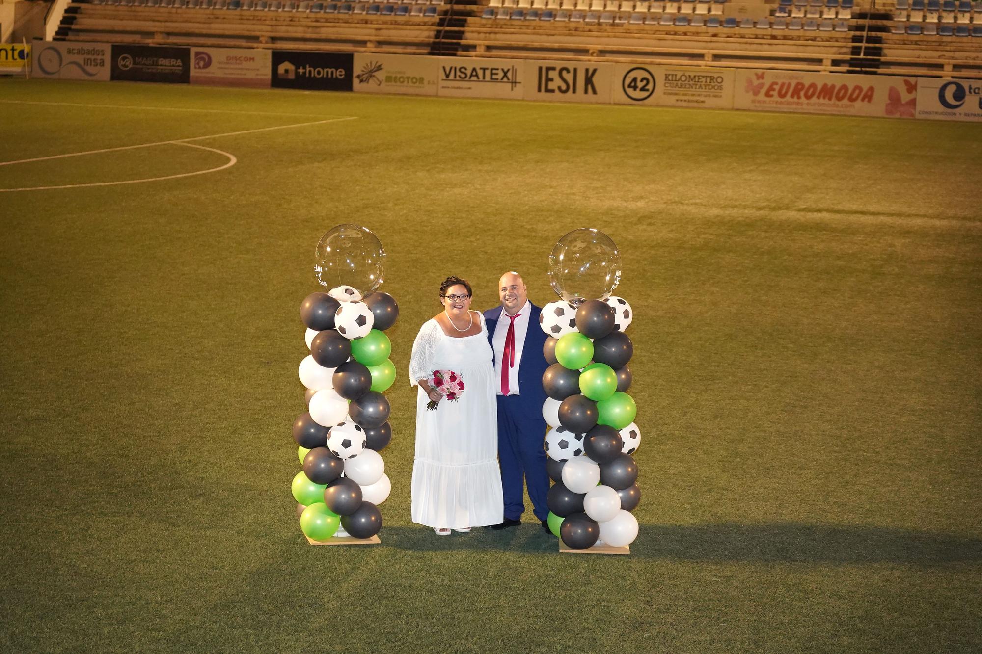 El estadio El Clariano de Ontinyent acoge la primera boda de su historia