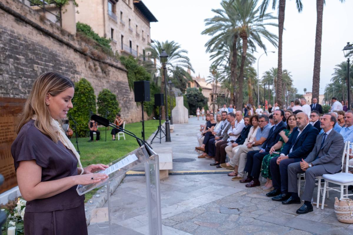Prohens homenajea a las víctimas de los bombardeos republicanos sobre Palma en un acto sin Memòria de Mallorca