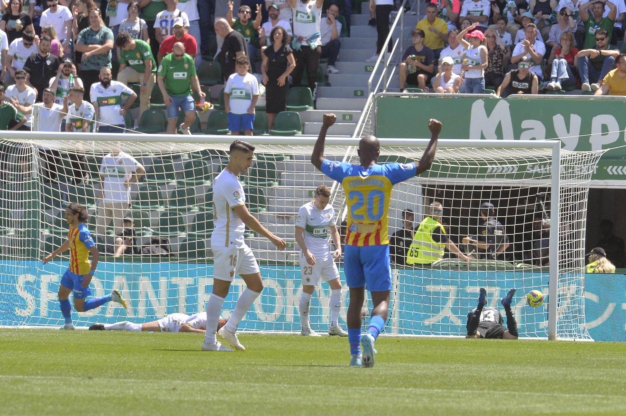 El Elche pone la alfombra al Valencia (0-2)