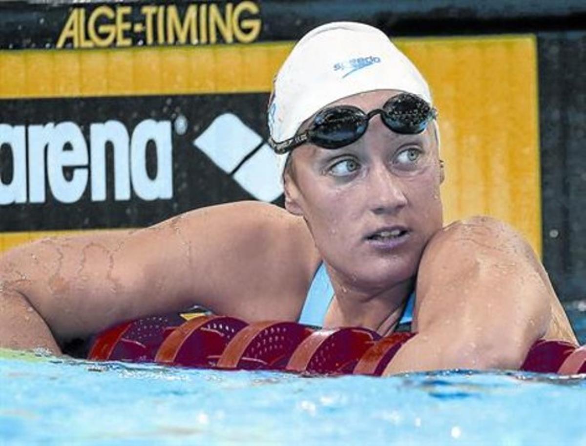 Mireia Belmonte mira el marcador després d’acabar segona a la final dels 400 metres estils. Mireia Belmonte mira el marcador després d’acabar segona a la final dels 400 metres estils.