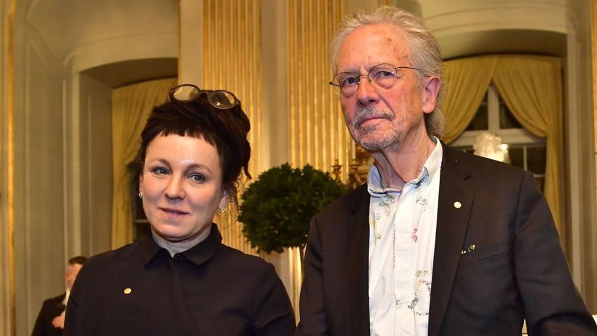 Olga Tokarczuk y Peter Handke, este sábado en la Academia Sueca.