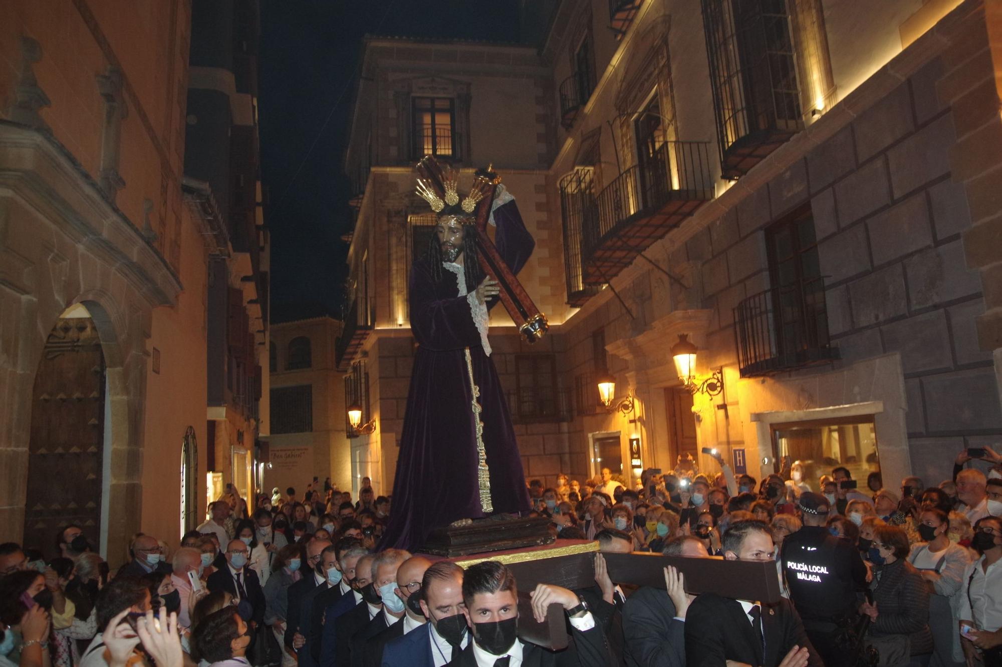 Traslado de El Rico a su casa hermandad en los preparativos de la Magna.