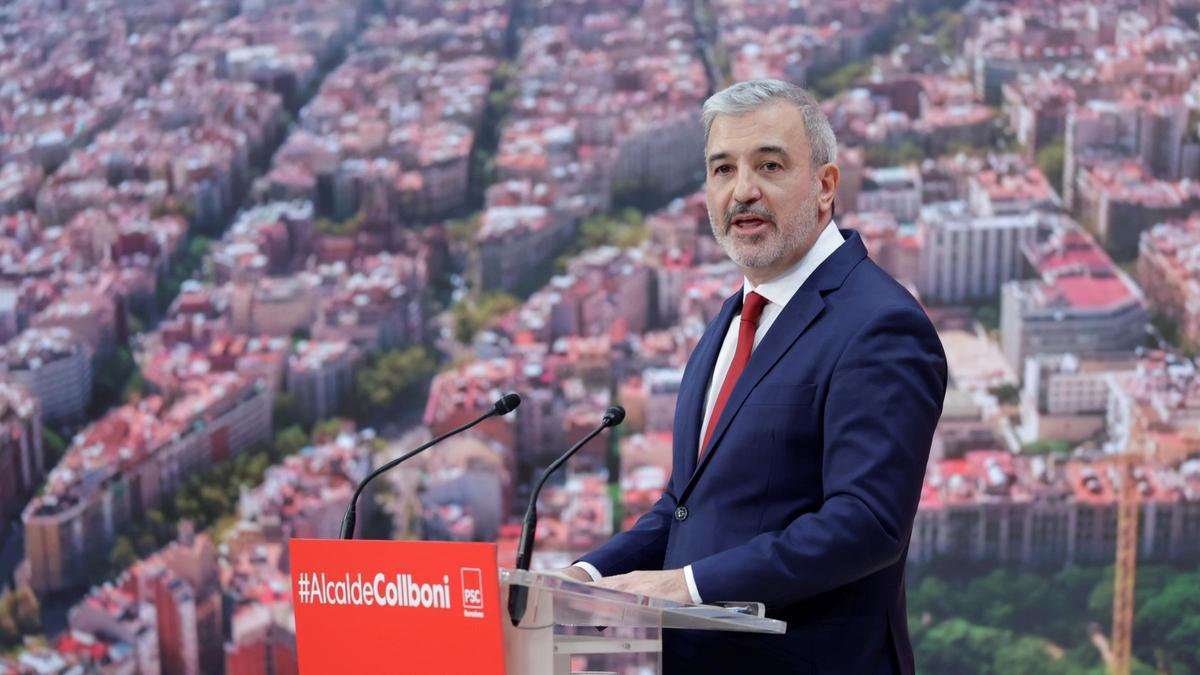 Collboni, durante el anuncio de su despedida del gobierno de Barcelona y el ayuntamiento, este lunes.