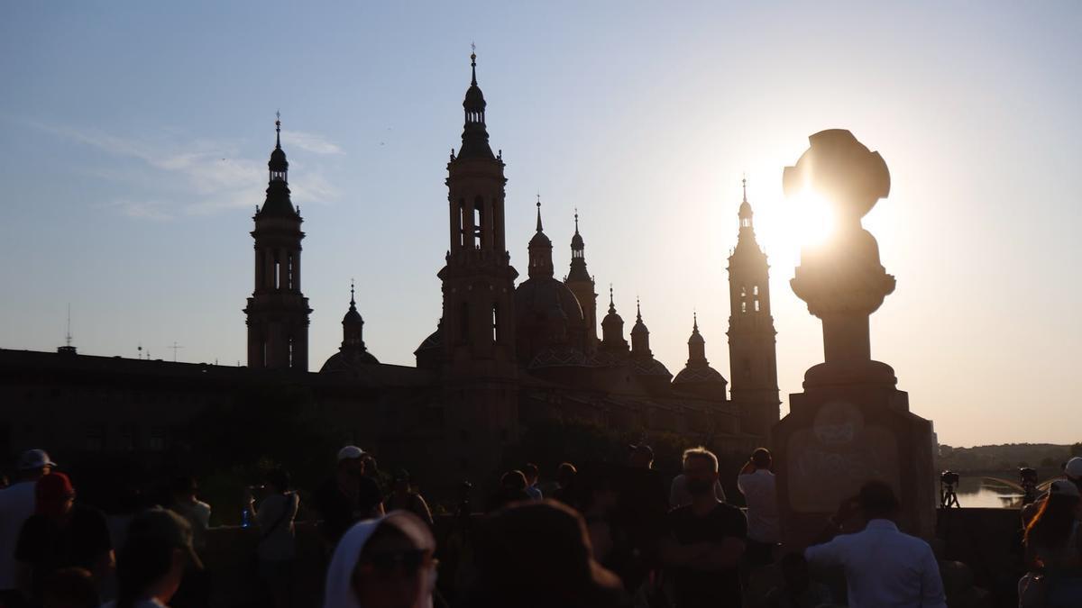 En video | El eclipse total funde a negro en centro de Zaragoza