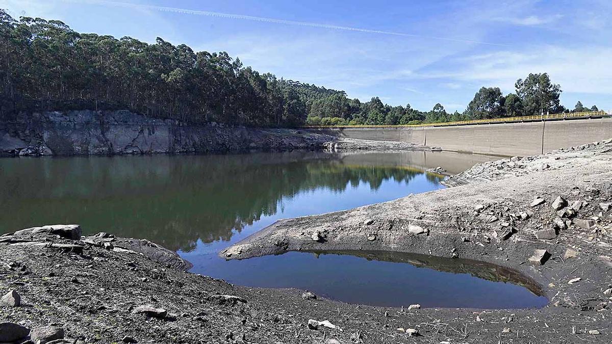 Embalse de Bahíñas a principios de octubre.