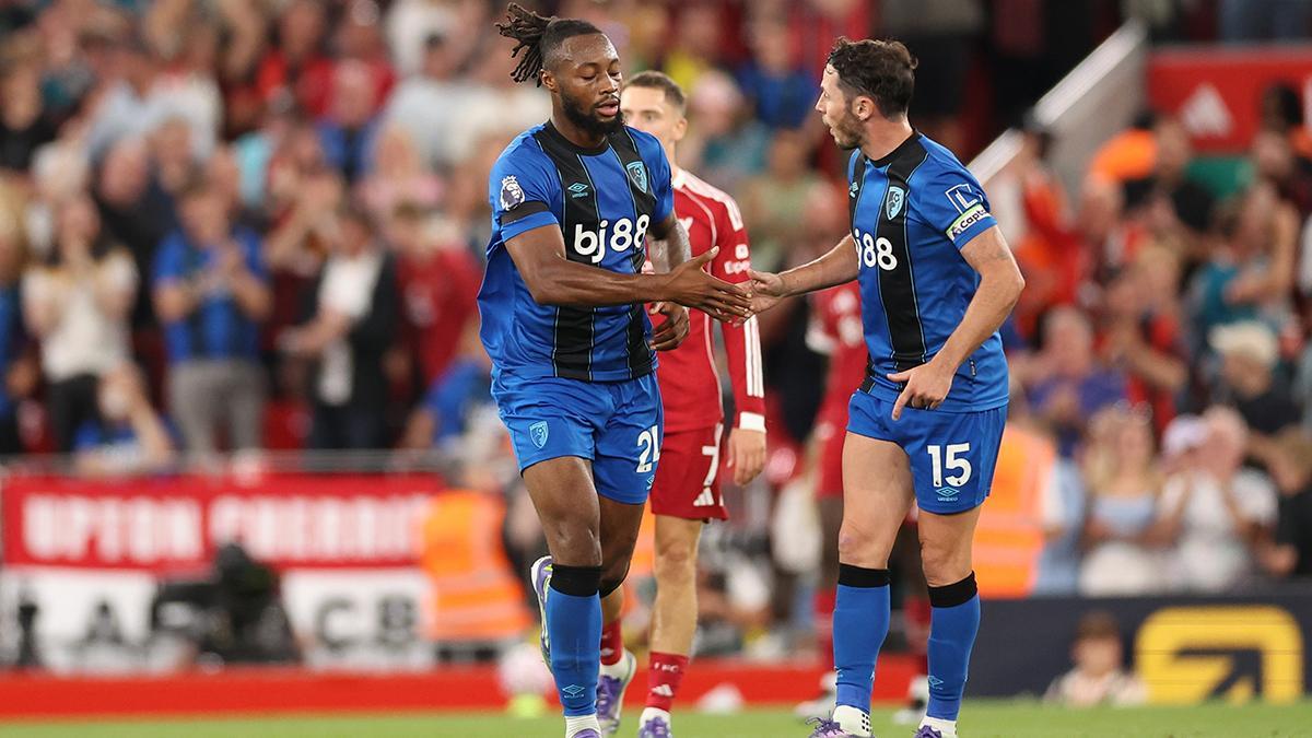 Antoine Semenyo, del Bournemouth, celebra su gol durante el partido contra el Liverpool, en el que vivió un incidente racista.
