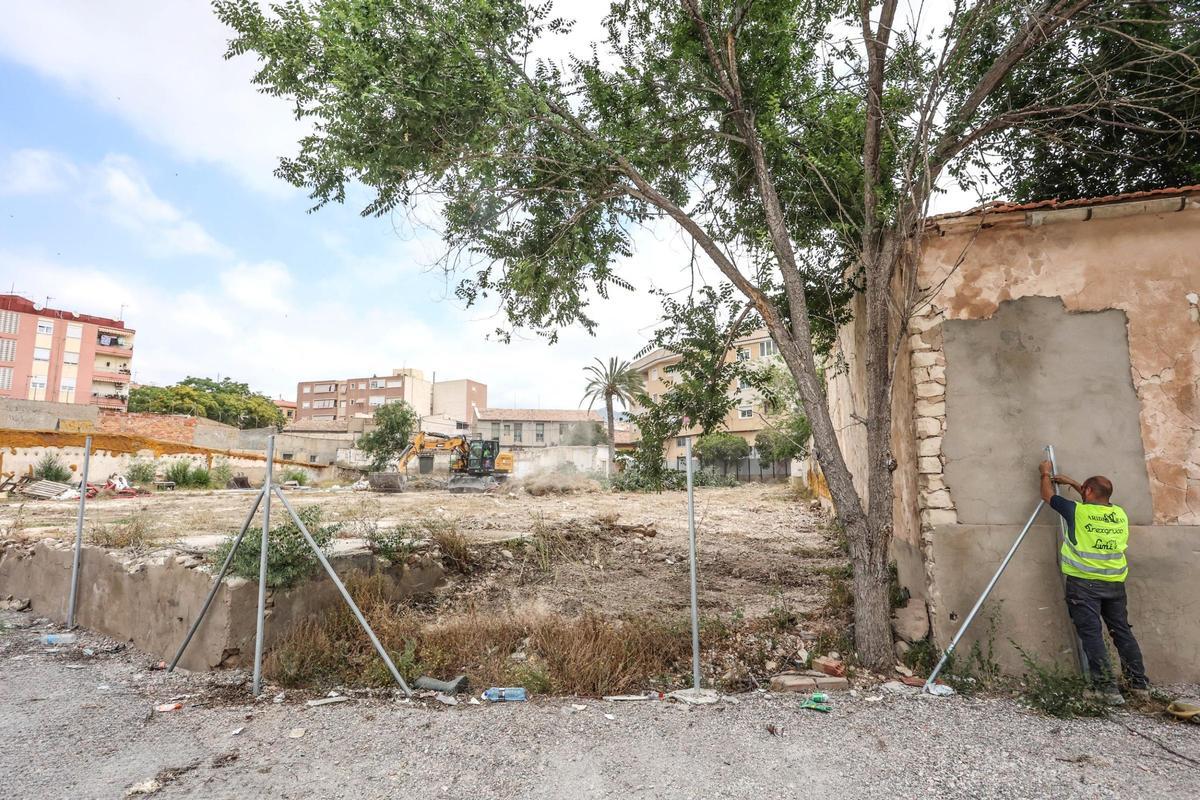 Zona que se está urbanizando para instalar el aparcamiento gratuito