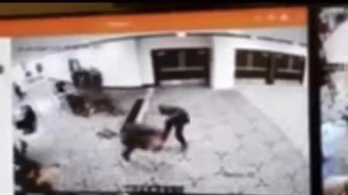 El momento en el que el sospechoso del tiroteo en Washington burla el control de seguridad