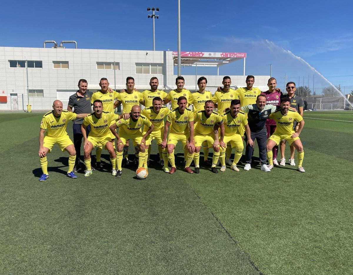El equipo de veteranos del Villarreal alzó el Trofeo a la Deportividad en el grupo 1 el curso pasado.