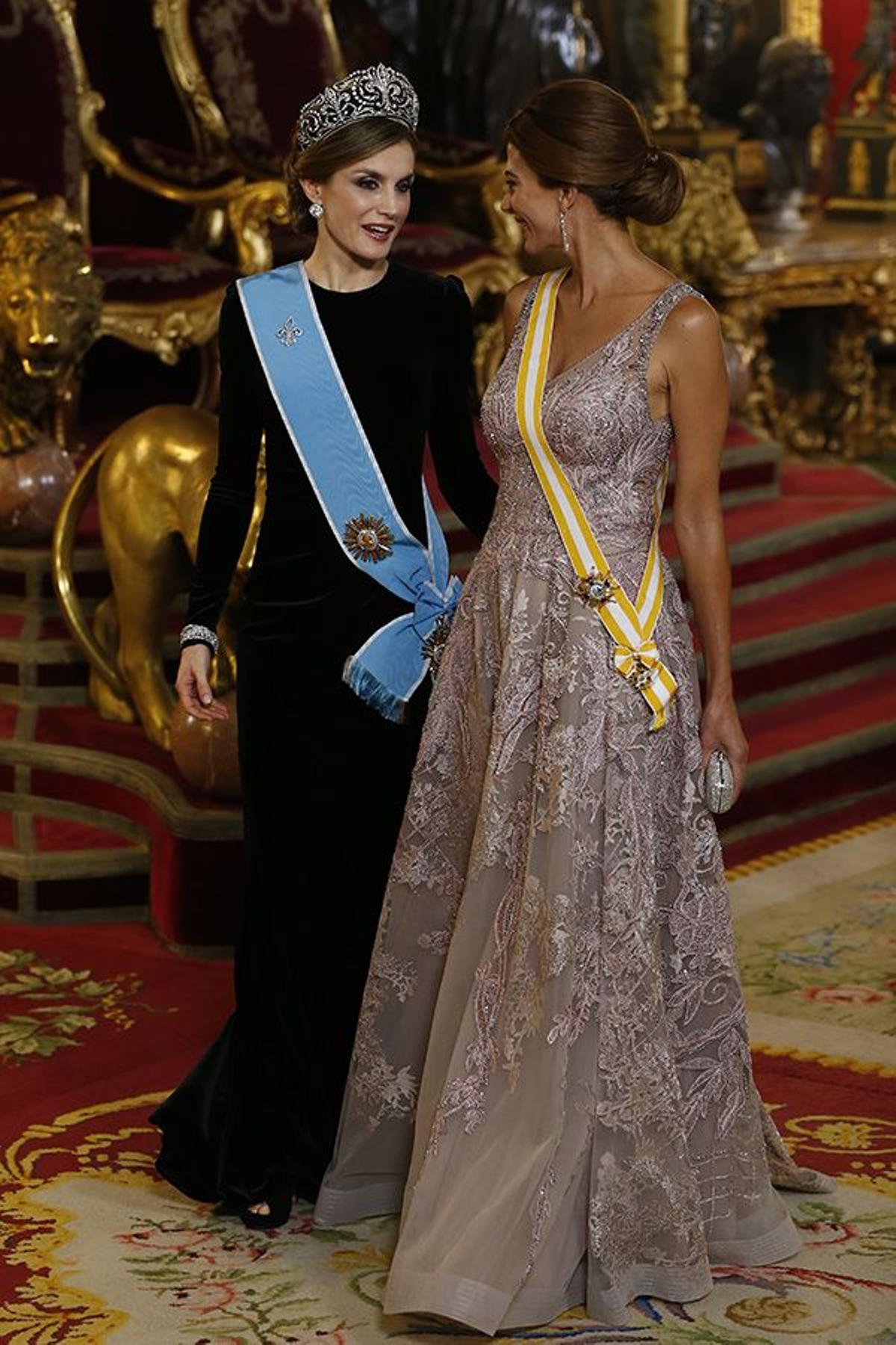 Letizia Ortiz y Juliana Awada durante la cena de gala celebrada en el Palacio Real
