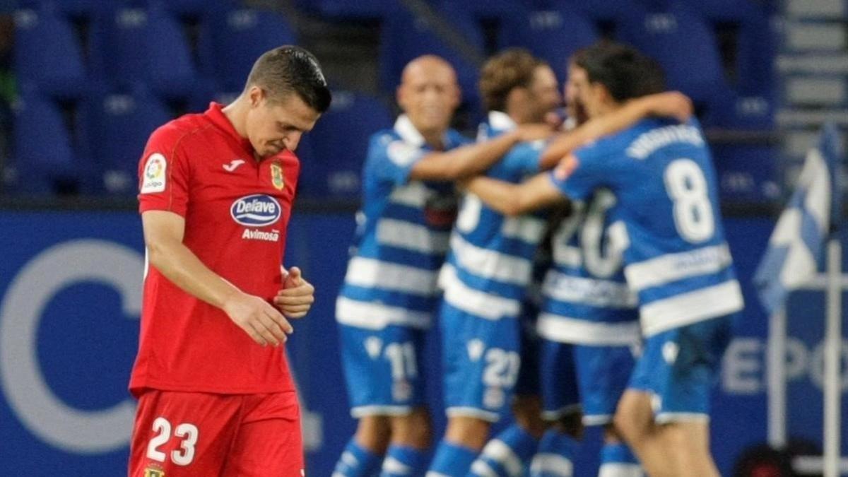 Los jugadores del Depor celebran la victoria ante Agulló.