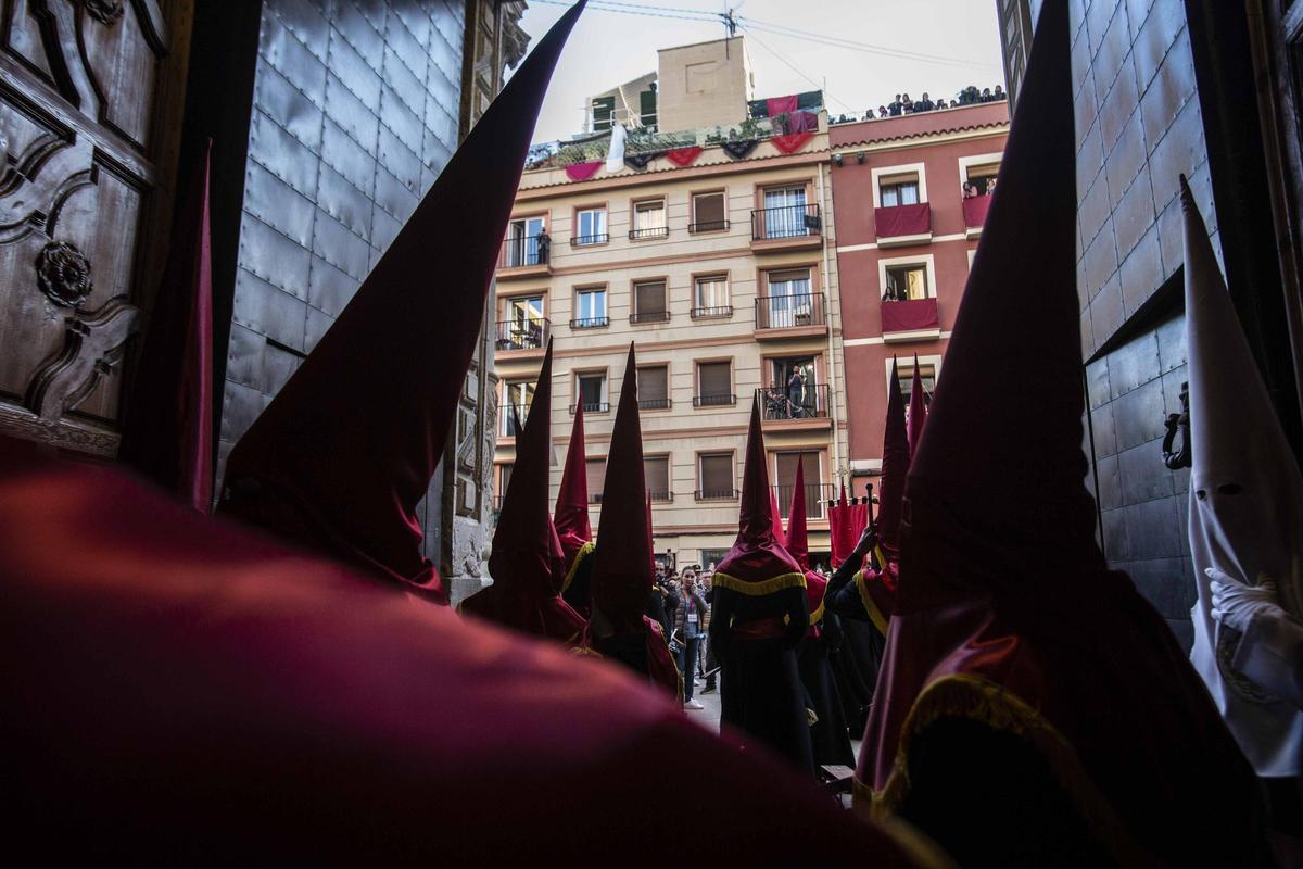 Alicante vive uno de los momentos más especiales del Martes Santo con la procesión del Cristo del Mar