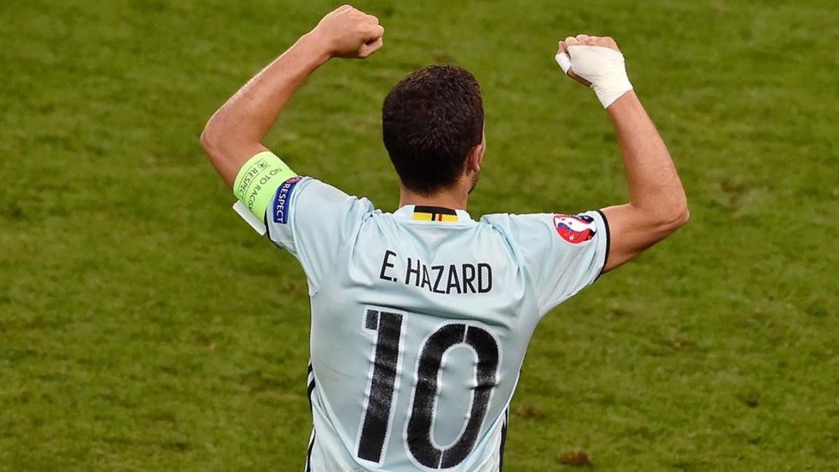 Hazard celebra el gol que anotó ante Hungría y que supuso el 0-3.