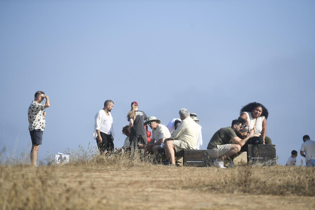 La Torre de Hércules contó con numerosas personas que quisieron ver y captar el eclipse.