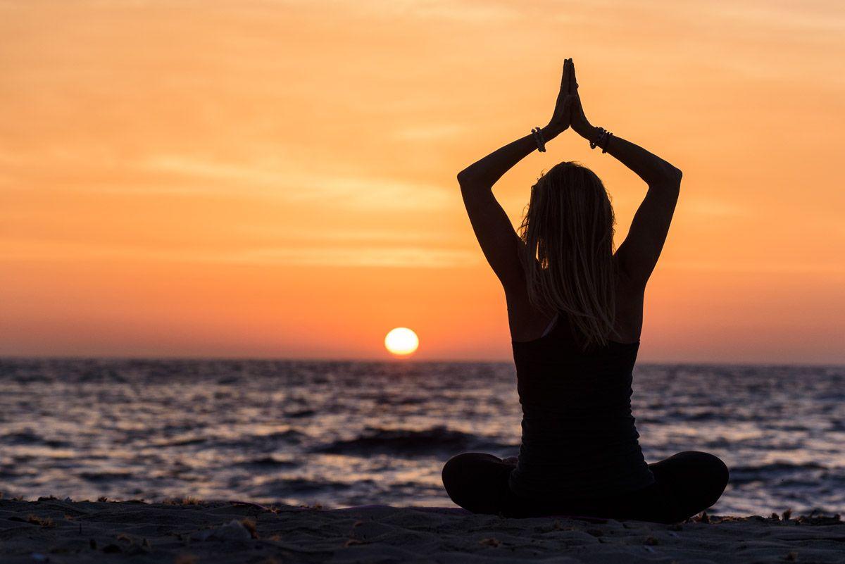 Yoga frente al Mediterráneo (Ibiza)