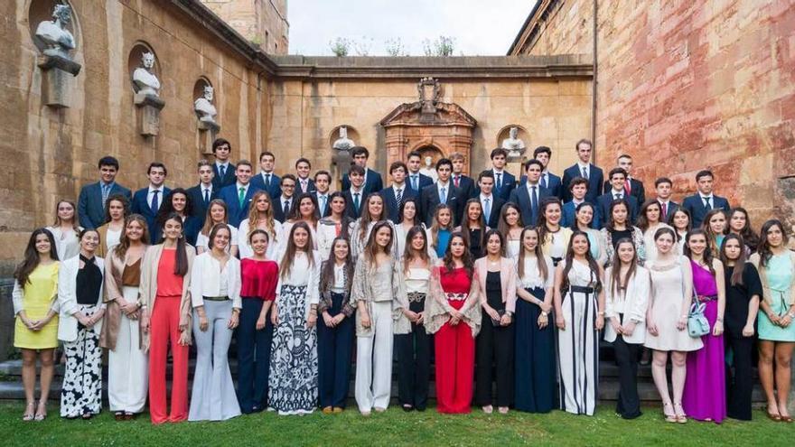 Los alumnos del colegio Meres celebran el final del Bachillerato