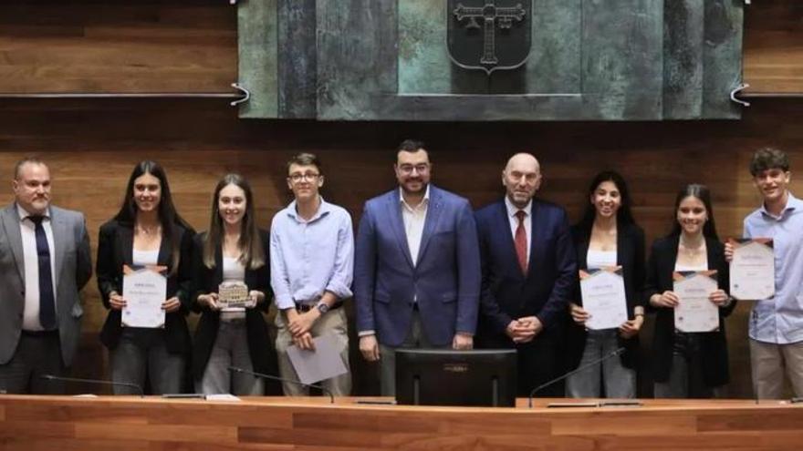 El colegio Los Robles-Peñamayor de Llanera gana la Liga de Debate Escolar
