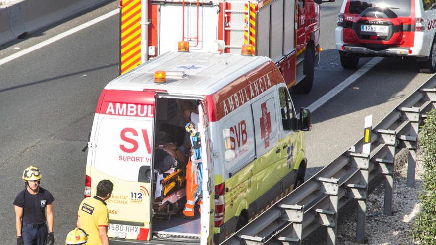 Ambulancias y bomberos atienden una emergencia