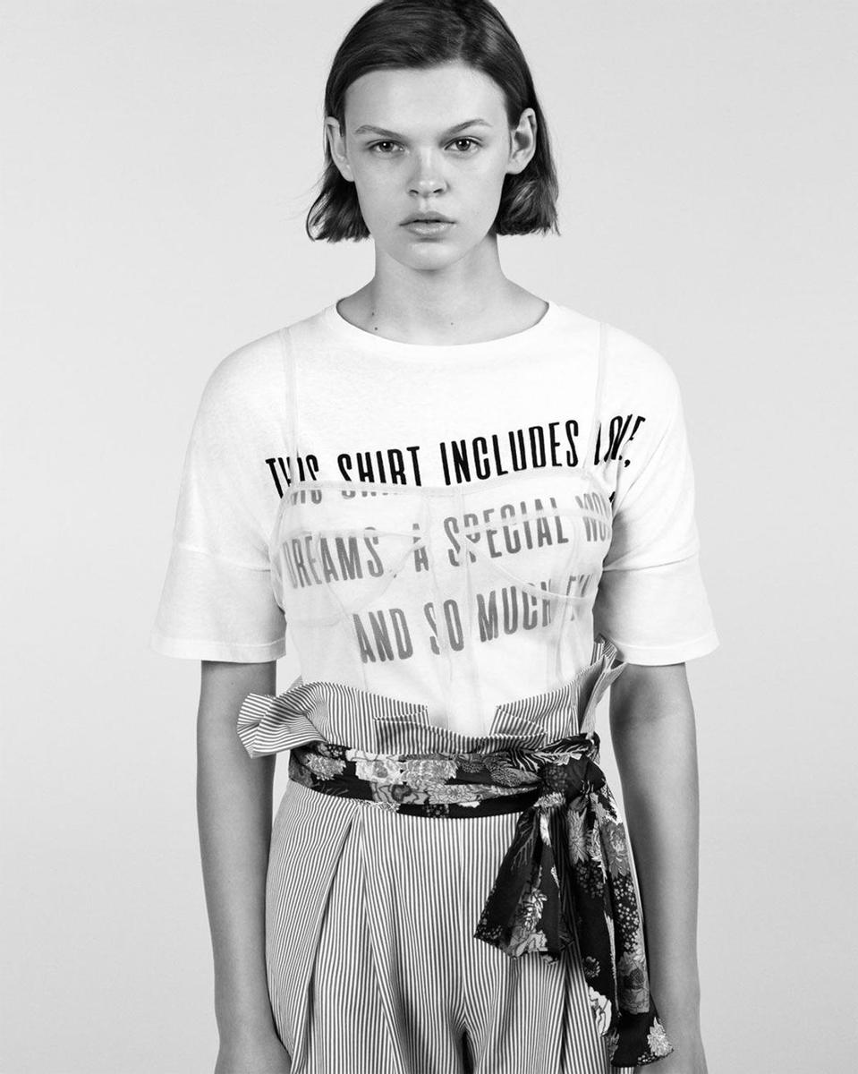 La modelo Cara taylor en la campaña de Zara TRF