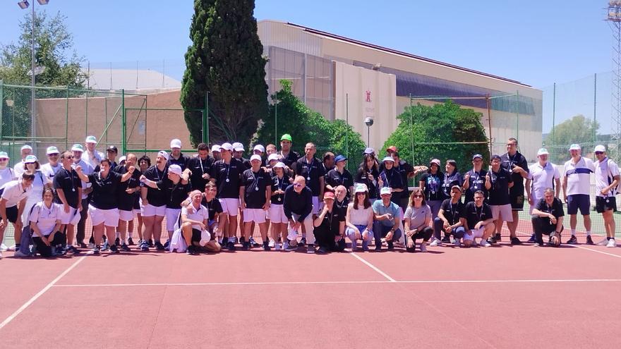 Ontinyent acoge a 100 participantes del proyecto &quot;Más que tenis&quot; de Rafa Nadal