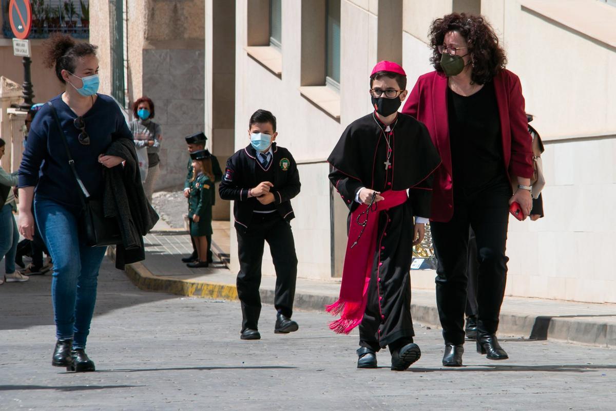 Desfile procesional de los alumnos del colegio Diocesano Oratorio Festivo de Orihuela