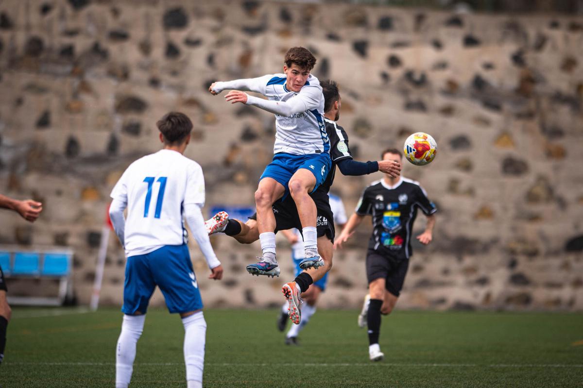 Partido de Tercera División Tenerife C-Herbania.