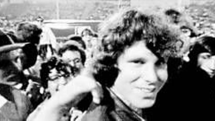 Jim Morrison: FLORIDA PERDONA AHORA UN GESTO LASCIVO DEL CANTANTE