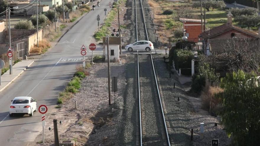 Las vías del tren en el cruce de La Torrecilla.