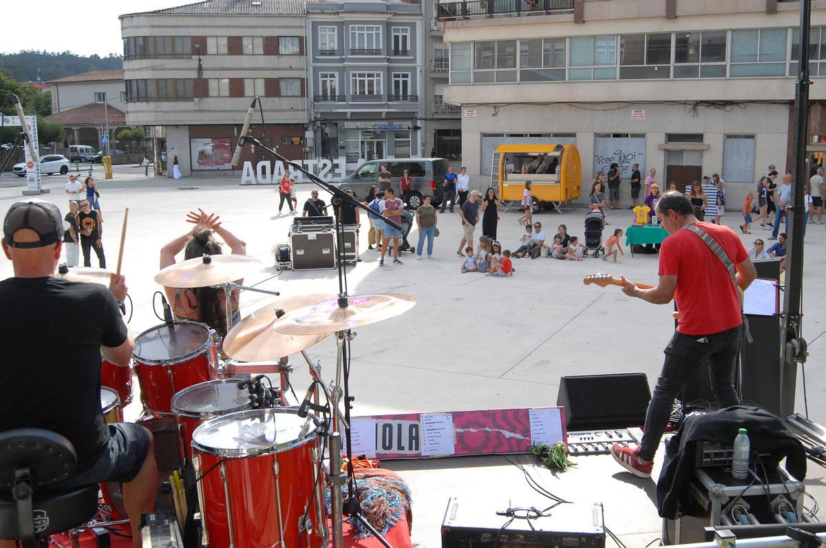A ESTRADA. JUEVES DE VERANO VUELTA COLE ACOE CONCIERTOS GRAMOLA GOMINOLA