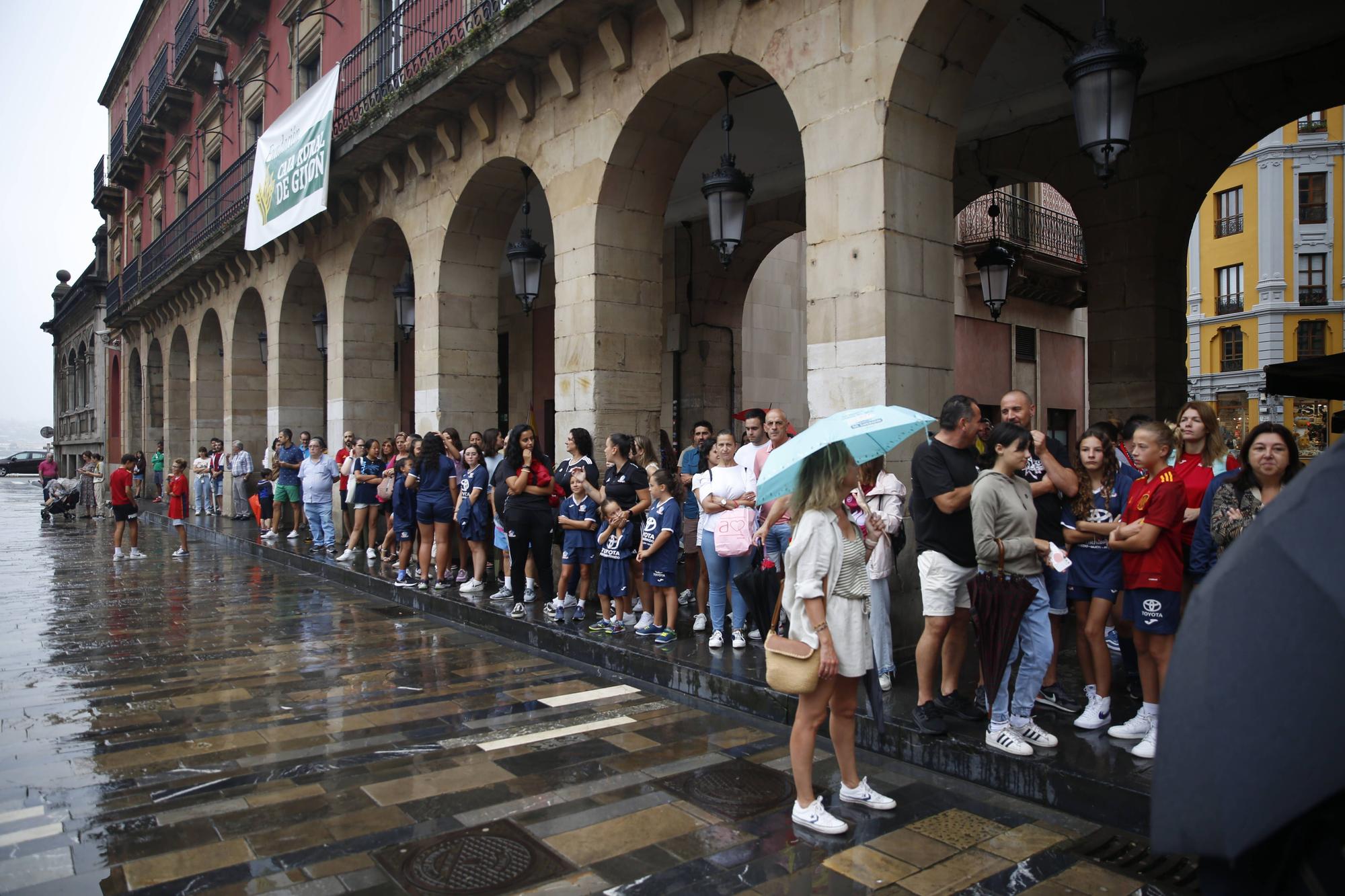 Gijón se vuelca (pese a la lluvia) animando a España en la final del Mundial de fútbol femenino