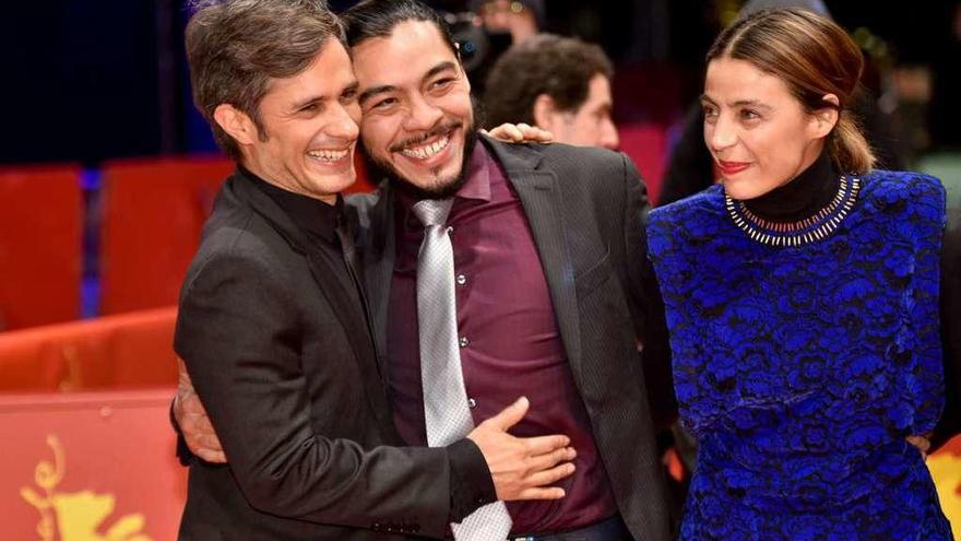 Gael García Bernal (izquierda) en la presentación de su película &#039;Museo&#039; ayer en la Berlinale.