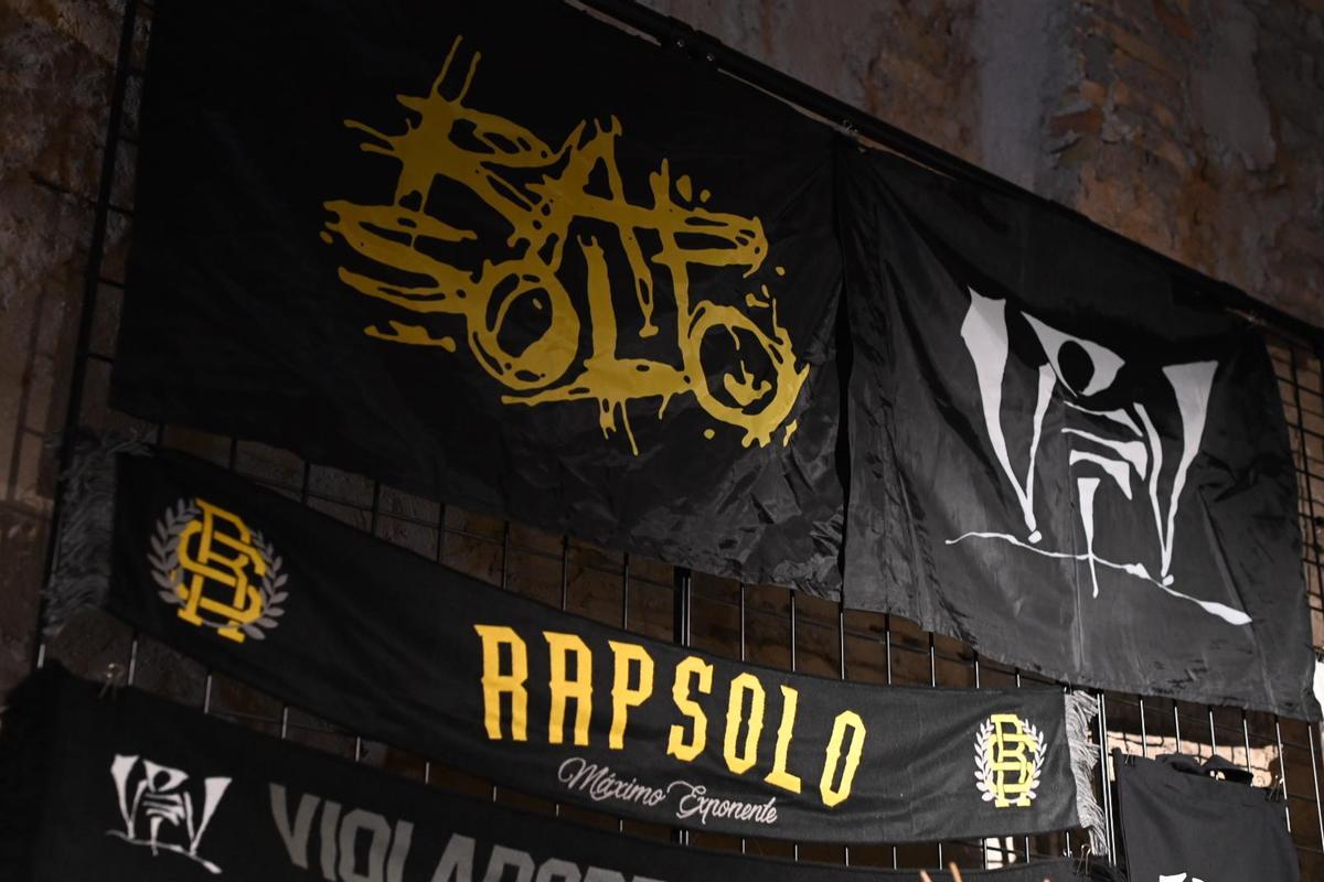 Los Violaldores del Verso inauguran su nueva tienda