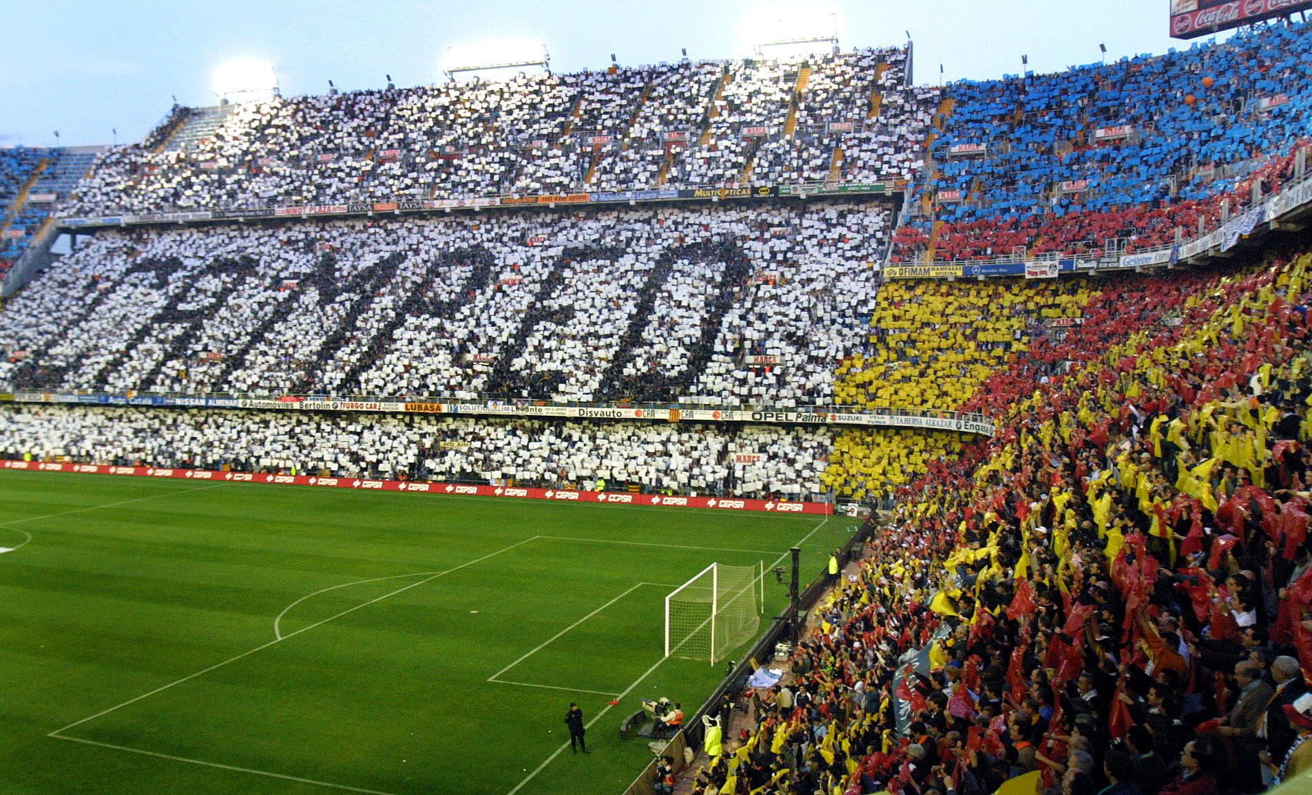 Históricos momentos mágicos de la grada de  Mestalla que pronto volverán