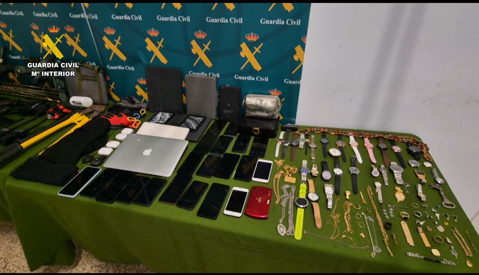 FOTOS | Detenidos cinco miembros de una banda que desvalijó numerosas viviendas en Mallorca