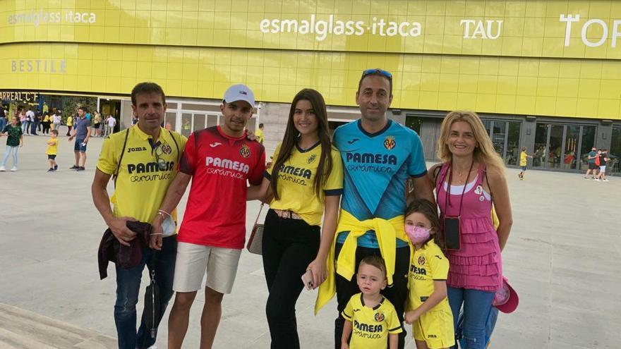 Aficionados del Villarreal, de vuelta en La Cerámica.