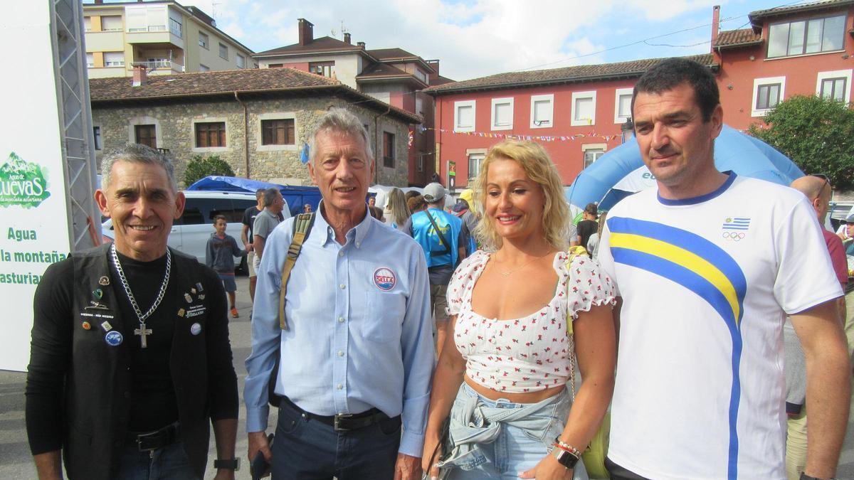 Omar Linares, Juan Manuel Feliz, Lydia Valentin y Christian Vergara, en agosto pasado, en el Sella, en Arriondas