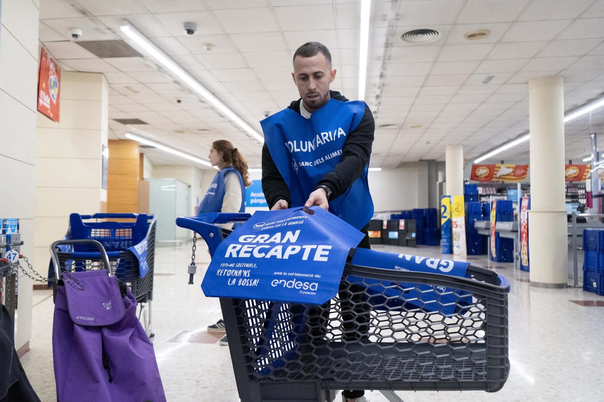 El Gran Recapte d'Aliments en supermercats de Manresa, en imatges