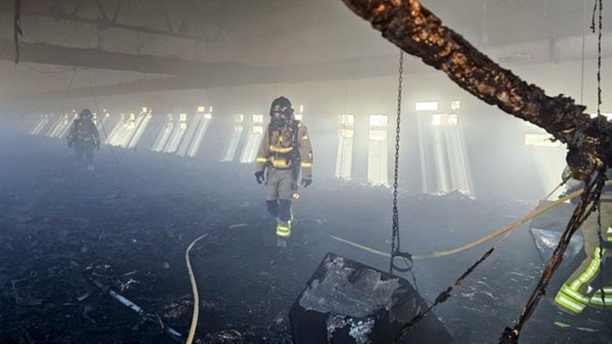 Mueren 8.000 pollos calcinados y asfixiados en una granja de Torre Pacheco